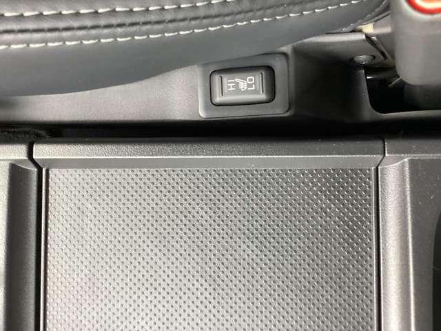 デリカＤ：５ シャモニー　メモリーナビ・フルセグＴＶ・全周囲カメラ　ナビ＆ＴＶ　Ａストップ　ターボ車　運転席シートヒーター　Ｆカメラ　ウォークスルー　電動リヤゲート　地デジ　インテリキー　キーフリー　３列シート　切替式４ＷＤ（16枚目）