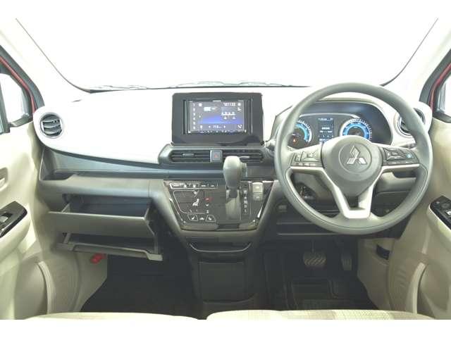 eKワゴン G ディスプレイオーディオ バックカメラ i-stop シートヒータ DVD インテリジェントキー オートエアコン フロントベンチシート 盗難防止システム パワーウインドウ パワーステアリング 寒冷地仕様(3枚目)