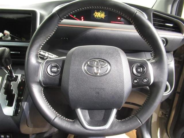 ステアリングスイッチ付き。前方から目を離すことなく操作することが可能です。