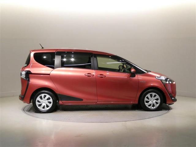 シエンタ ハイブリッドＸ　衝突被害軽減システム　メモリーナビ　フルセグ　バックカメラ　ＥＴＣ　ＣＤ　ミュージックプレイヤー接続可　ＤＶＤ再生　電動スライドドア　乗車定員７人　３列シート　キーレス　ハイブリッド　ワンオーナー（7枚目）