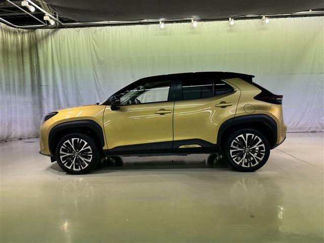 ヤリスクロス ハイブリッドＺ　衝突被害軽減システム　メモリーナビ　フルセグ　バックカメラ　ＥＴＣ　ドラレコ　ミュージックプレイヤー接続可　電動シート　オートクルーズコントロール　ＬＥＤヘッドランプ　スマートキー　キーレス（4枚目）