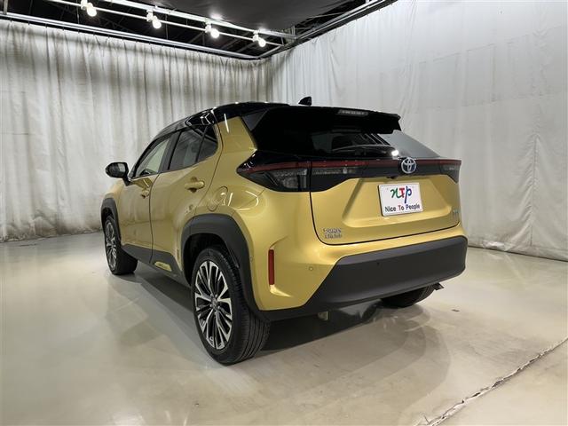 ヤリスクロス ハイブリッドＺ　衝突被害軽減システム　メモリーナビ　フルセグ　バックカメラ　ＥＴＣ　ドラレコ　ミュージックプレイヤー接続可　電動シート　オートクルーズコントロール　ＬＥＤヘッドランプ　スマートキー　キーレス（5枚目）