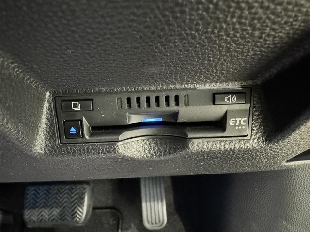 ヤリスクロス ハイブリッドＺ　衝突被害軽減システム　メモリーナビ　フルセグ　バックカメラ　ＥＴＣ　ドラレコ　ミュージックプレイヤー接続可　電動シート　オートクルーズコントロール　ＬＥＤヘッドランプ　スマートキー　キーレス（14枚目）