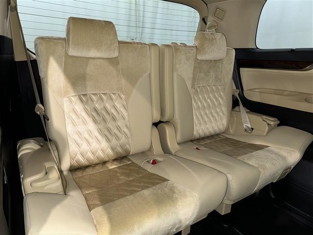 �R��ڃV�[�g���Ђ�т�Ƃ����X�y�[�X���m�ۂ��Ă��܂��B��l���ł̂��o�������΂�����ł��I