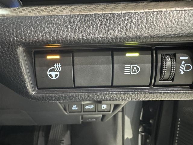 プリウス Ｚ　衝突被害軽減システム　フルセグ　バックカメラ　ＥＴＣ　ドラレコ　ミュージックプレイヤー接続可　サンルーフ　電動シート　オートクルーズコントロール　ＬＥＤヘッドランプ　スマートキー　キーレス（21枚目）