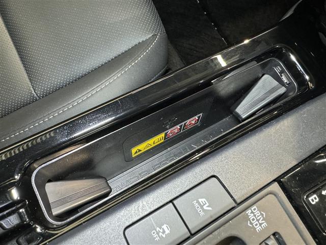 プリウス Ｚ　衝突被害軽減システム　フルセグ　バックカメラ　ＥＴＣ　ドラレコ　ミュージックプレイヤー接続可　サンルーフ　電動シート　オートクルーズコントロール　ＬＥＤヘッドランプ　スマートキー　キーレス（23枚目）