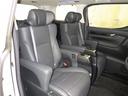 足元広々で、ゆったりとした後席ですね。　後席でノビノビ、リラックス快適な空間でドライブはいかがですか。