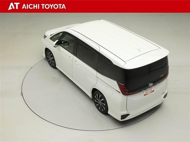 ノア ハイブリッドＳ－Ｚ　横滑り防止機能　エアバッグ　オートクルーズコントロール　地デジ　両側自動ドア　ダブルエアコン　スマートエントリー　ＬＥＤランプ　バックモニター　ＴＶ　３列シート　ＥＴＣ付き　ＡＢＳ　ＡＣ１００Ｖ（12枚目）