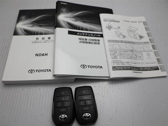 ノア ハイブリッドＳ－Ｚ　横滑り防止機能　エアバッグ　オートクルーズコントロール　地デジ　両側自動ドア　ダブルエアコン　スマートエントリー　ＬＥＤランプ　バックモニター　ＴＶ　３列シート　ＥＴＣ付き　ＡＢＳ　ＡＣ１００Ｖ（30枚目）