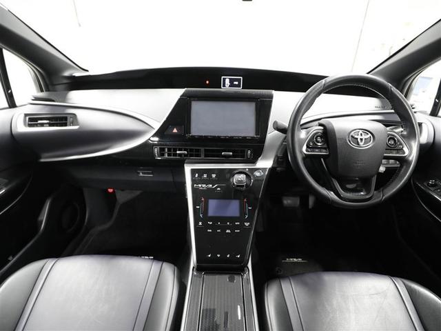 しっかりまとまった感のあるインパネ。各操作スイッチなども使いやすい位置に配置されていますよ。