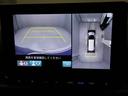パノラミックビューモニターを装備。駐車場や交差点でクルマを真上から見るように周囲を確認できます。機能の詳細は販売店スタッフまでおたずねください。