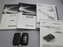 取説・メンテナンスノート・スマートキーの３点セットです。