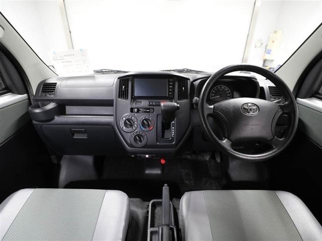 しっかりまとまった感のあるインパネ。各操作スイッチなども使いやすい位置に配置されていますよ。