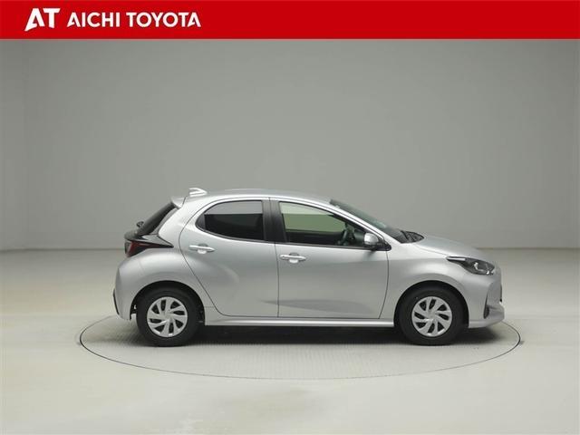 ヤリス Ｘ　ＰＣＳ　スマートキーシステム　元レンタカー　横滑り防止装置付き　ワイヤレスキー　バックガイドモニター　盗難防止　サイドエアバック　エアコン　Ｗエアバッグ　パワーウインドウ　ＥＴＣ付き　パワステ　ナビ（7枚目）