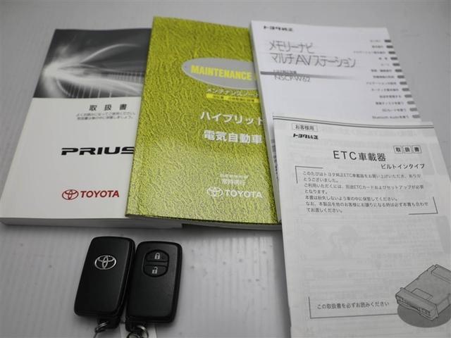 プリウス Ｓ　Ｂモニタ－　ＡＵＸ接続可　インテリキー　デュアルエアバック　エアＢ　イモビライザー　ワンオーナー車　ナビＴＶ　ＡＵＴＯエアコン　横スベリ防止　アルミホイール　ＥＴＣ装備　ＡＢＳ　サイドエアバッグ（27枚目）