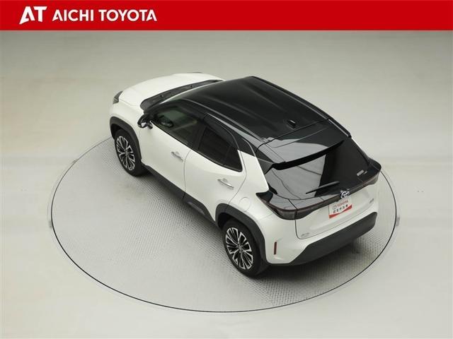 ヤリスクロス ハイブリッドＺ　ドライブレコーダ　インテリジェントキー　アルミホイル　ＬＥＤライト　１オ－ナ－　リアカメラ　クルーズコントロール　横滑り防止システム　ナビＴＶ　メモリーナビゲーション　電動シ－ト　パワステ　キーフリー（12枚目）