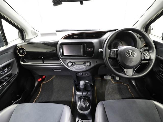 しっかりまとまった感のあるインパネ。各操作スイッチなども使いやすい位置に配置されていますよ。