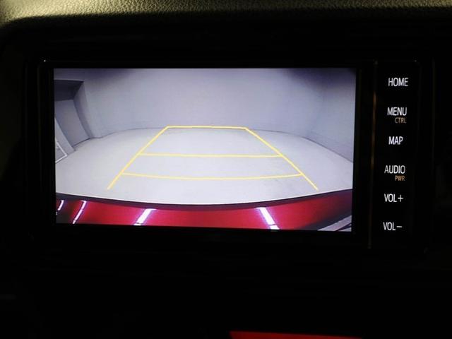 バックモニター装着車は後退時の強い味方です♪車庫入れや縦列駐車の際、後退操作の参考になるガイドラインをナビ画面に表示します。