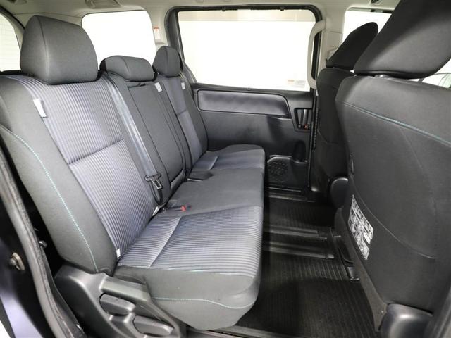 ノア Ｓｉ　１オーナー　地デジ　ＤＶＤ視聴可　ダブルエアコン　ＬＥＤヘットライト　ＥＴＣ付き　横滑り防止機能　ナビＴＶ　三列シート　ＡＷ　ＡＡＣ　パワーウインドウ　メモリーナビ　ＡＢＳ　ウォークスルー　キーフリー（20枚目）