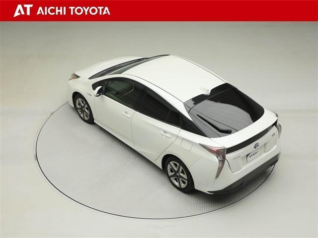 プリウス Ｓツーリングセレクション　レーダーブレーキサポート　フルオートエアコン　デュアルエアバック　バックモニタ－　ＡＷ　イモビ　ＥＳＣ　パワーウインド　スマキ－　ＥＴＣ車載器　サイドエアバック　フルセグ地デジＴＶ　ＤＶＤ再生可能（12枚目）