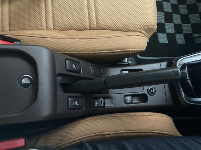 コペン セロ　ナビ　ＬＥＤヘッドランプ　スマートキー　アイドリングストップ　シートヒーター　ＭＴ　盗難防止システム　ＡＢＳ　ＥＳＣ　アルミホイール　衝突安全ボディ　エアコン　パワーステアリング　パワーウィンドウ（7枚目）