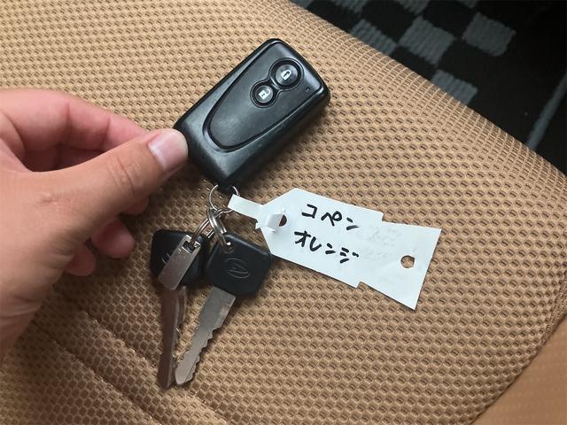 コペン セロ　ナビ　ＬＥＤヘッドランプ　スマートキー　アイドリングストップ　シートヒーター　ＭＴ　盗難防止システム　ＡＢＳ　ＥＳＣ　アルミホイール　衝突安全ボディ　エアコン　パワーステアリング　パワーウィンドウ（8枚目）