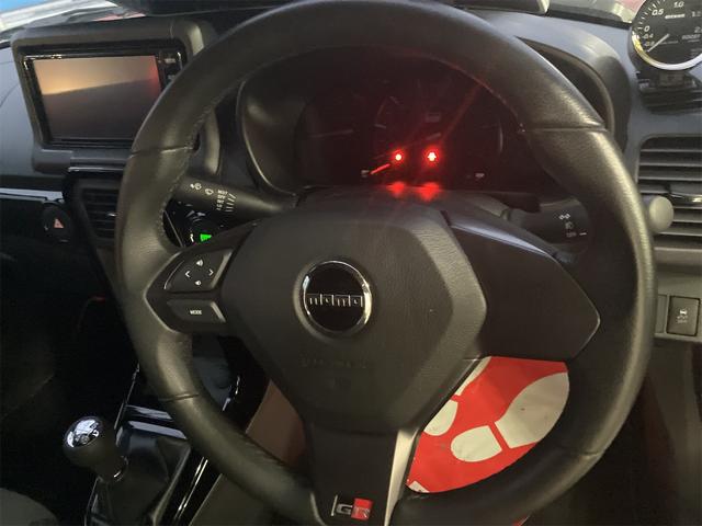 コペン ＧＲ　スポーツ　ドライブレコーダー　ナビ　ＬＥＤヘッドランプ　スマートキー　シートヒーター　ＭＴ　盗難防止システム　ＡＢＳ　ＥＳＣ　アルミホイール　衝突安全ボディ　エアコン　パワーステアリング　パワーウィンドウ（18枚目）
