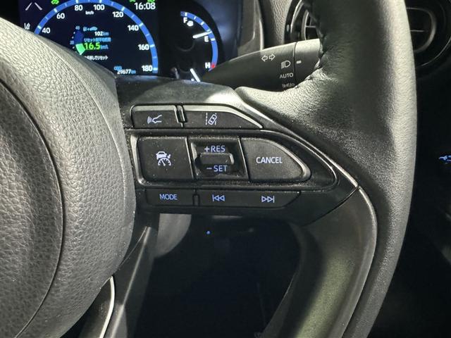 ヤリスクロス ハイブリッドＺ　衝突被害軽減システム　メモリーナビ　フルセグ　バックカメラ　ＥＴＣ　ドラレコ　ミュージックプレイヤー接続可　電動シート　オートクルーズコントロール　ＬＥＤヘッドランプ　スマートキー　キーレス（19枚目）