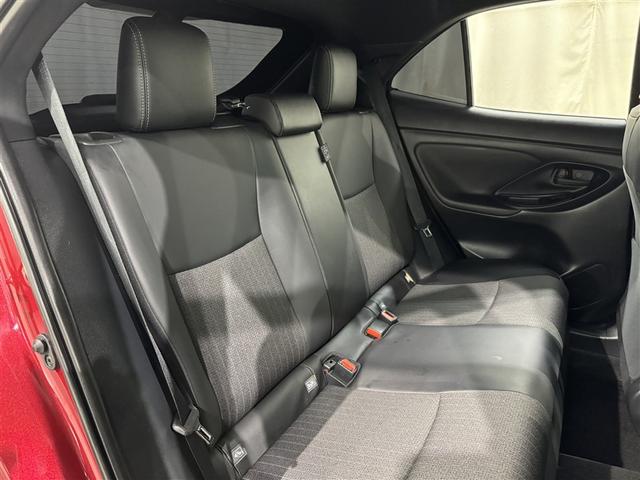 ヤリスクロス ハイブリッドＺ　衝突被害軽減システム　メモリーナビ　フルセグ　バックカメラ　ＥＴＣ　ドラレコ　ミュージックプレイヤー接続可　電動シート　オートクルーズコントロール　ＬＥＤヘッドランプ　スマートキー　キーレス（29枚目）