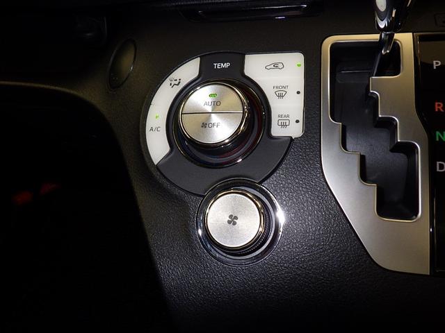 オートエアコンで快適な室内です。