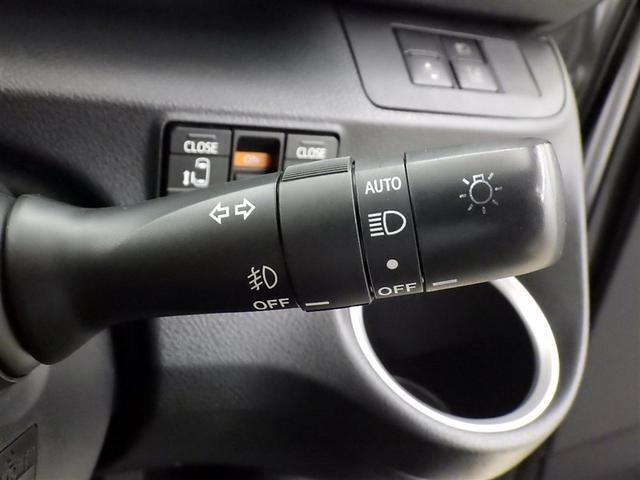 【オートライト】車外の明るさに応じて、自動的にライトの点灯・消灯をしてくれます。