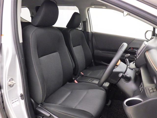 居心地の良い運転席、長く座ってられるリラックスできるデザインがいいですね。