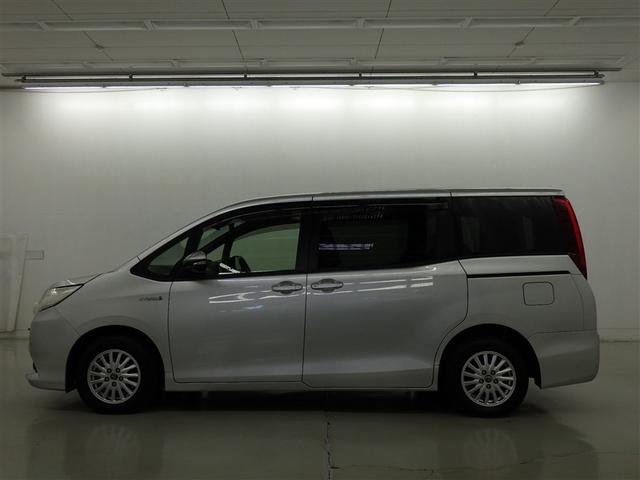 ノア ハイブリッドＧ　衝突被害軽減システム　メモリーナビ　フルセグ　バックカメラ　ＥＴＣ　ドラレコ　ＣＤ　ミュージックプレイヤー接続可　ＤＶＤ再生　オートクルーズコントロール　ＬＥＤヘッドランプ　電動スライドドア　キーレス（4枚目）