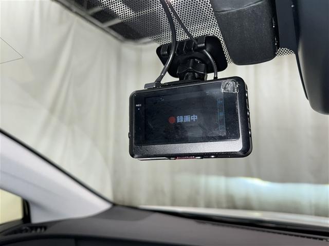 プリウス ＳセーフティプラスＩＩ　衝突被害軽減システム　メモリーナビ　ワンセグ　バックカメラ　ＥＴＣ　ドラレコ　ＣＤ　ミュージックプレイヤー接続可　オートクルーズコントロール　ＬＥＤヘッドランプ　スマートキー　キーレス　ハイブリッド（26枚目）