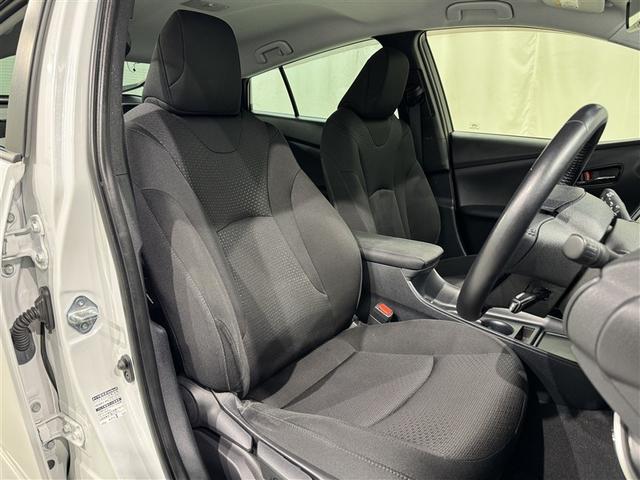 プリウス ＳセーフティプラスＩＩ　衝突被害軽減システム　メモリーナビ　ワンセグ　バックカメラ　ＥＴＣ　ドラレコ　ＣＤ　ミュージックプレイヤー接続可　オートクルーズコントロール　ＬＥＤヘッドランプ　スマートキー　キーレス　ハイブリッド（28枚目）