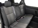 足元広々の座り心地良好、後席ですよ。　ドライビング中、長い間同じ体勢で居るのって大変ですよね。　長く座っているものだから、リラックスできるシートがいいですよね。