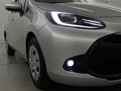 明るいライトが夜道を明るく照らしてくれます。　運転する上で、道路状況をいかに早く認識できるか重要なポイントです。　白色光が暗い道も明るく照らしてくれますよ。 7