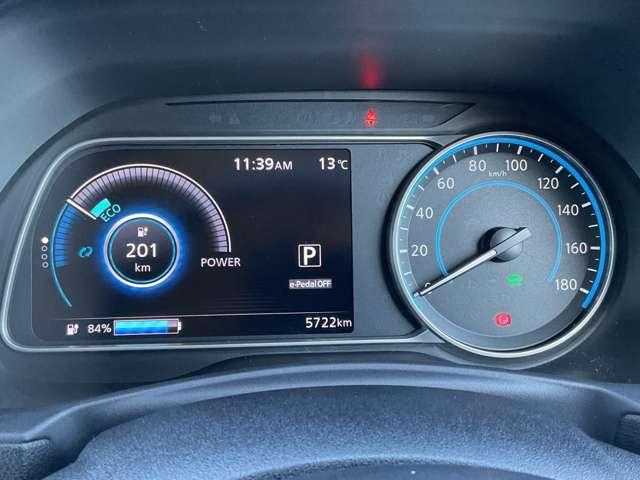 リーフ Ｘ　Ｖセレクション　９０周年記念車　プロパイロット　メーカーナビ　全周囲カメラ　全方位カメラ　ＬＥＤヘッドライト　インテリキー　レーンキープ　踏み間違い防止　ＥＴＣ　サイドカーテンエアバック　Ｂカメラ　ナビＴＶ（9枚目）