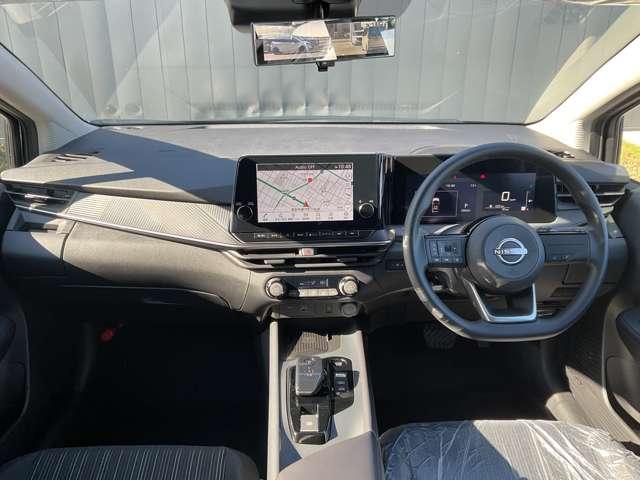 ノート １．２　Ｘ　雹害車両　メーカーナビ　リアカメラ　衝突被害軽減ブレ－キ　全方位カメラ　ＥＴＣ付　禁煙車　ＬＥＤヘッドライト　インテリジェントキー　ワンセグＴＶ　ＴＶナビ　サイドカーテンエアバック　サイドカメラ　メモリーナビ　オートエアコン（4枚目）