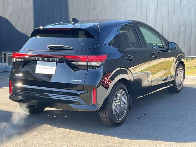 ノート １．２　Ｘ　雹害車両　メーカーナビ　リアカメラ　衝突被害軽減ブレ－キ　全方位カメラ　ＥＴＣ付　禁煙車　ＬＥＤヘッドライト　インテリジェントキー　ワンセグＴＶ　ＴＶナビ　サイドカーテンエアバック　サイドカメラ　メモリーナビ　オートエアコン（7枚目）