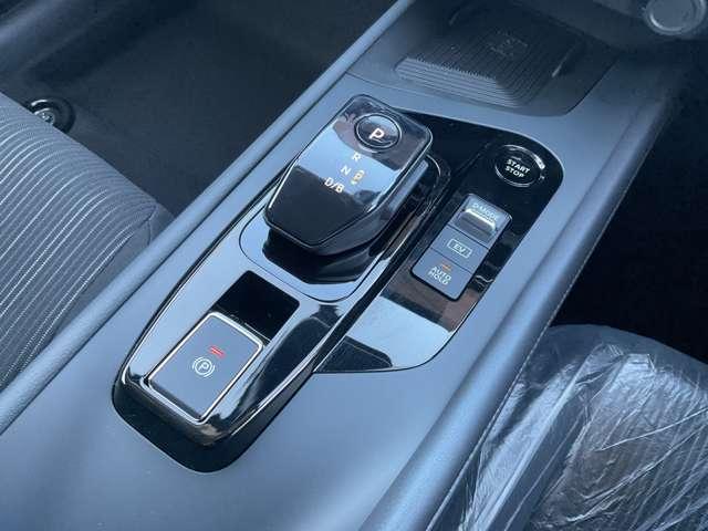 ノート １．２　Ｘ　雹害車両　メーカーナビ　リアカメラ　衝突被害軽減ブレ－キ　全方位カメラ　ＥＴＣ付　禁煙車　ＬＥＤヘッドライト　インテリジェントキー　ワンセグＴＶ　ＴＶナビ　サイドカーテンエアバック　サイドカメラ　メモリーナビ　オートエアコン（14枚目）