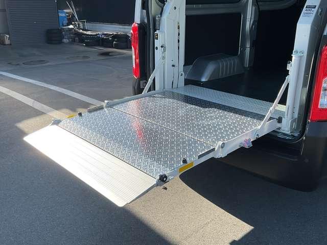 キャラバン 2.4 DX ロングボディ ディーゼルターボ 雹害車両 リフター装着車(18枚目)