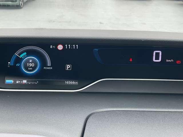 �y���s�����@�P�U�C�T�U�S�����I�z�@���F���̗ǂ����[�^�[�p�l���f�U�C���ł��B�f�B�X�v���C�Ɋe��̏��A�ݒ��ʂ����₷���\������܂��B