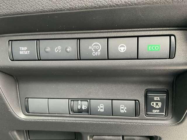 セレナ ２．０　ハイウェイスターＶ　雹害車両　プロパイロット　オーディオレス車　Ｗ電動スライド　レーダークルコン　レーンアシスト　ＬＥＤランプ　カーテンエアバッグ　アルミホイール　キーフリー　エアコン　バックカメラ　ＡＢＳ　禁煙　パワーウィンドウ　パワーステアリング　踏間違い防止（13枚目）