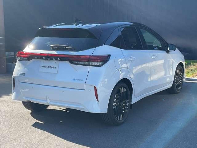 オーラ １．２　Ｇ　雹害車両　オーディオレス車　自動（被害軽減）ブレーキ　ＬＥＤ　サイドカメラ　カーテンエアバッグ　アルミホイール　禁煙　インテリジェントキー　パワーウィンドウ　フルオートエアコン　キーレスエントリー　バックモニター　エアバッグ（7枚目）