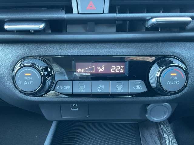 オーラ １．２　Ｇ　雹害車両　オーディオレス車　自動（被害軽減）ブレーキ　ＬＥＤ　サイドカメラ　カーテンエアバッグ　アルミホイール　禁煙　インテリジェントキー　パワーウィンドウ　フルオートエアコン　キーレスエントリー　バックモニター　エアバッグ（11枚目）