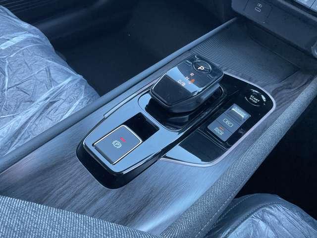 オーラ １．２　Ｇ　雹害車両　オーディオレス車　自動（被害軽減）ブレーキ　ＬＥＤ　サイドカメラ　カーテンエアバッグ　アルミホイール　禁煙　インテリジェントキー　パワーウィンドウ　フルオートエアコン　キーレスエントリー　バックモニター　エアバッグ（13枚目）