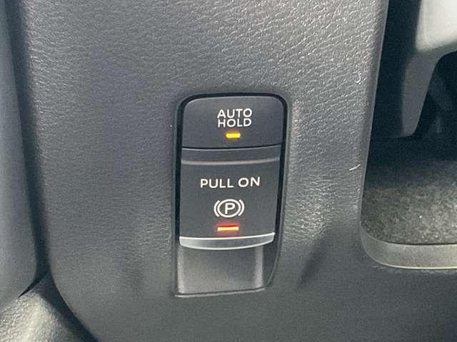 セレナ ２．０　ハイウェイスターＶ　雹害車両　プロパイロット　Ｗ電動スライド　レーダークルコン　レーンアシスト　ＬＥＤランプ　カーテンエアバッグ　アルミホイール　キーフリー　エアコン　バックカメラ　ＡＢＳ　禁煙　パワーウィンドウ　パワーステアリング　踏間違い防止（16枚目）