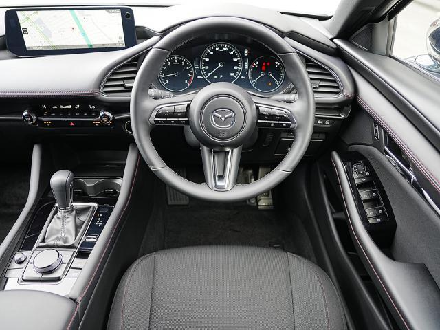 MAZDA3ファストバック 20S ブラックセレクション 衝突被害軽減システム アダプティブクルーズコントロール 全周囲カメラ オートマチックハイビーム 電動シート シートヒーター バックカメラ オートライト LEDヘッドランプ Bluetooth(4枚目)