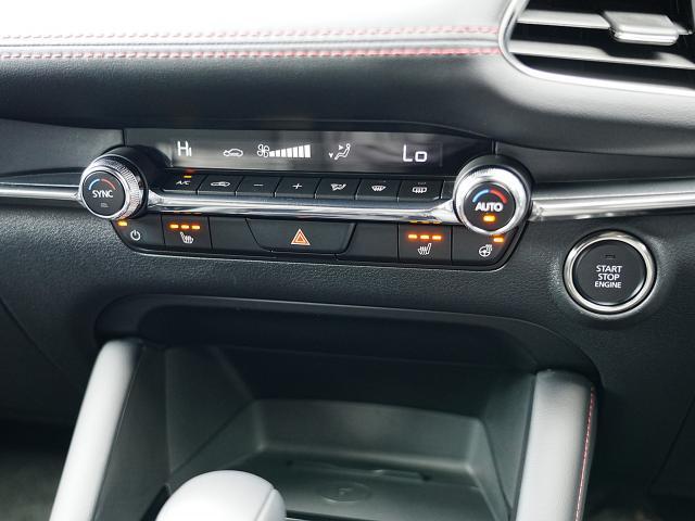 MAZDA3ファストバック 20S ブラックセレクション 衝突被害軽減システム アダプティブクルーズコントロール 全周囲カメラ オートマチックハイビーム 電動シート シートヒーター バックカメラ オートライト LEDヘッドランプ Bluetooth(10枚目)
